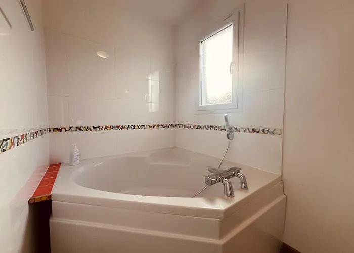 D'hotes Au Calme Avec Piscine 3*