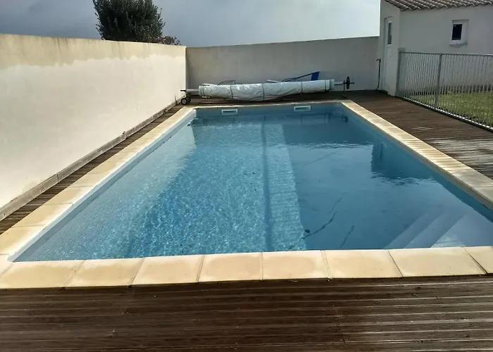 D'hôtes Au Calme Avec Piscine Casa de hóspedes Saint-Vivien (Charente-Maritime)